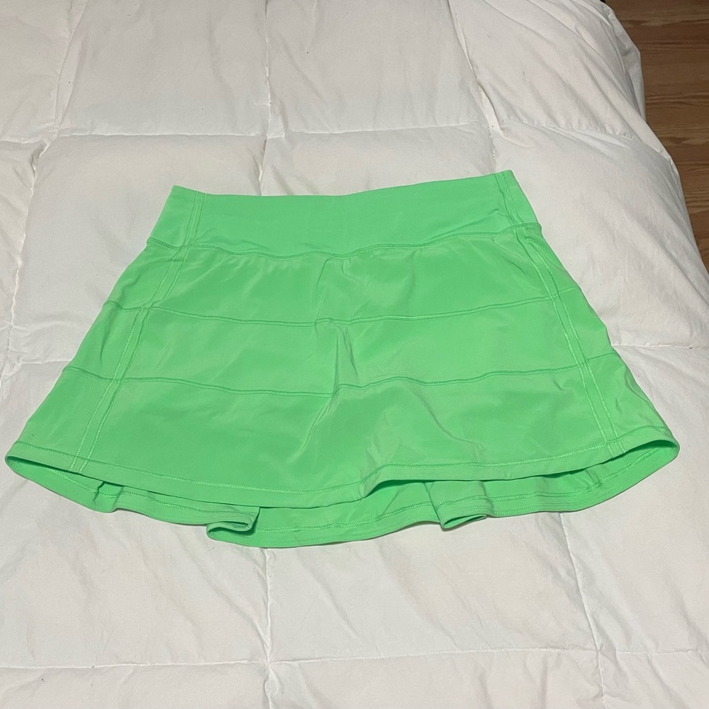 Lululemon skirt size 6 bright green 💚